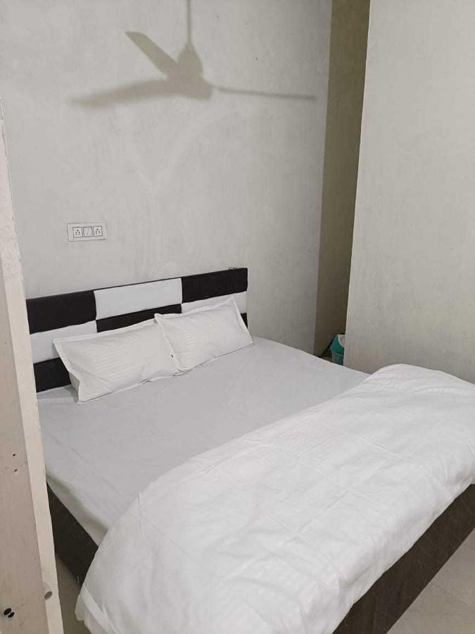 Hotel O Sky Blue Palwal Екстериор снимка