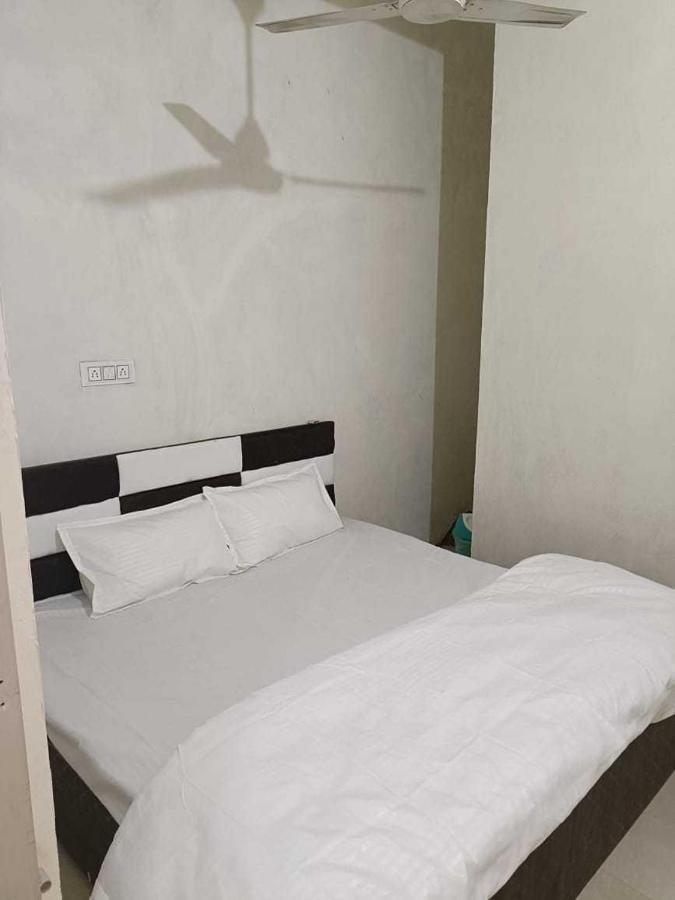 Hotel O Sky Blue Palwal Екстериор снимка