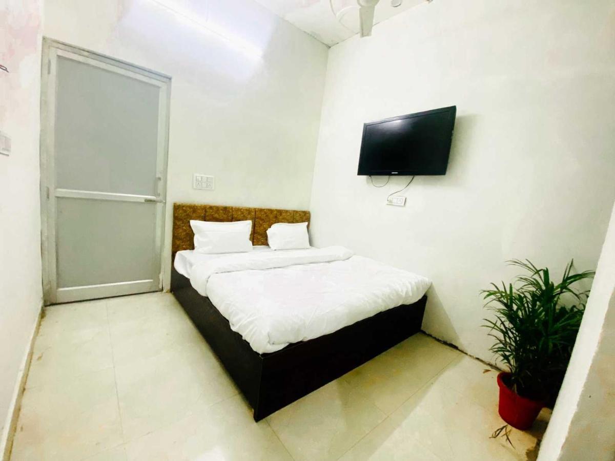 Hotel O Sky Blue Palwal Екстериор снимка