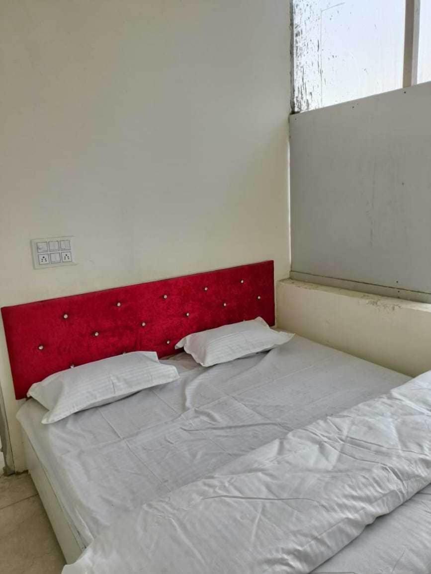 Hotel O Sky Blue Palwal Екстериор снимка